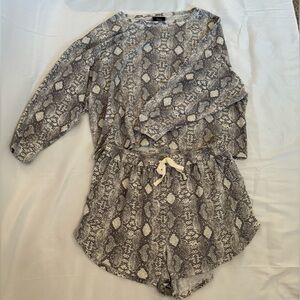 Sweater Snakeskin Print Shorts Set